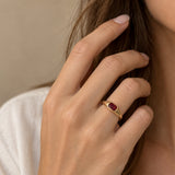 ANILLO SELLO CON RUBI EN TALLA ESMERALDA