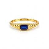 ANILLO SELLO GALLONES CON ZAFIRO EN TALLA ESMERALDA