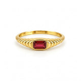 ANILLO SELLO GALLONES CON RUBI EN TALLA ESMERALDA