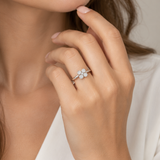 ANILLO TREBOL CON DIAMANTES BRILLANTES