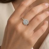 ANILLO ROSETON BAGUETTE CON DIAMANTES