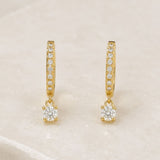 Brincos de argola com diamante pendente