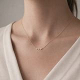 COLAR BARRA CURVA COM 3 DIAMANTES YURI