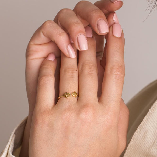 Anillo abierto Oro 18kt manos de Fatima