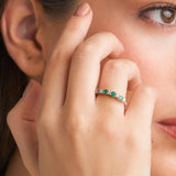 Anillo Oro blanco 18kt con esmeraldas y diamantes Aaren