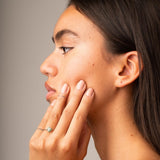 Anillo de Oro blanco 18kt esmeraldas y diamantes Yasmine