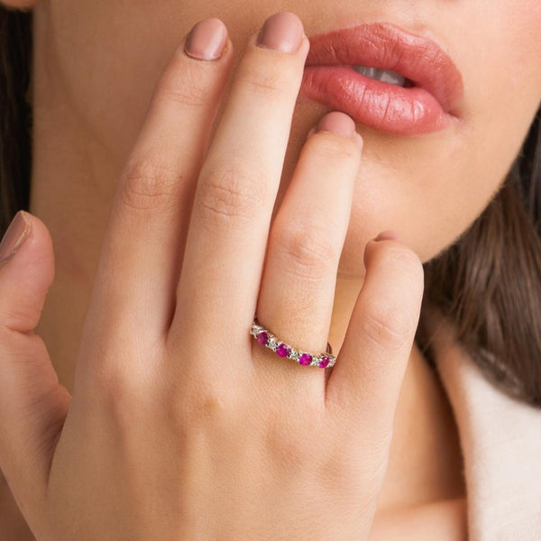 Anillo Oro blanco 18kt con rubies y diamantes Aaren