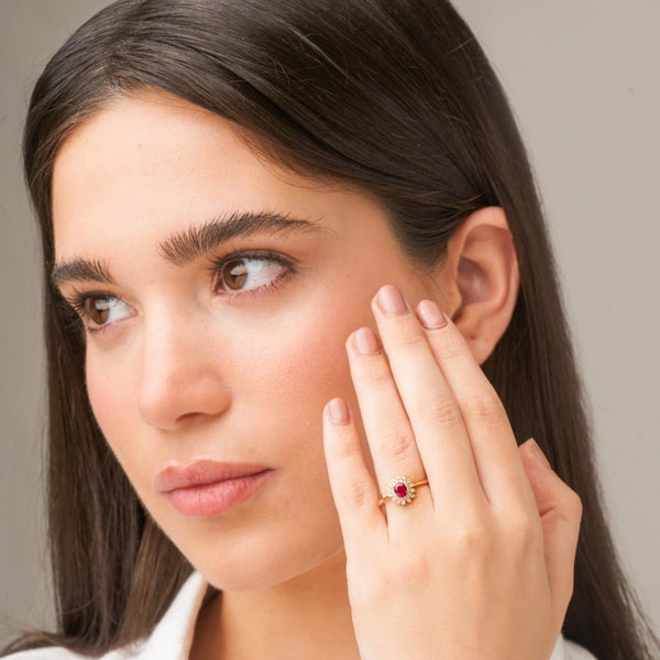 Anillo de Oro 18kt rubi y doble orla de diamantes Naomi