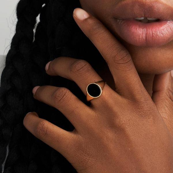 anillo sello Oro 18 kilates con onix Martina