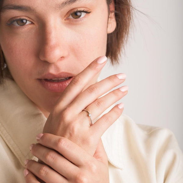Anillo solitario Oro blanco 18 kilates con diamantes Doriane