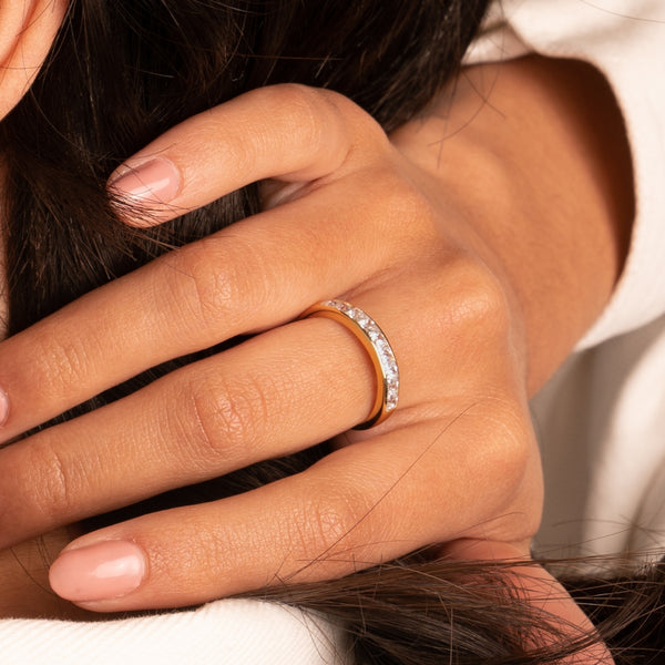 Anillo Oro 18 kilates carril circonitas Greta