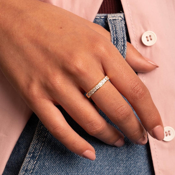 Anillo Oro 18 kt carril con circonitas Greta