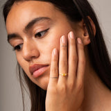 Anillo Oro 18 kilates turmalina verde cabujon diamantes Allegra