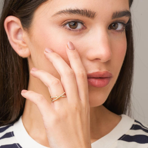 Anillo Oro 18 kilates doble cruzado diamantes Maela
