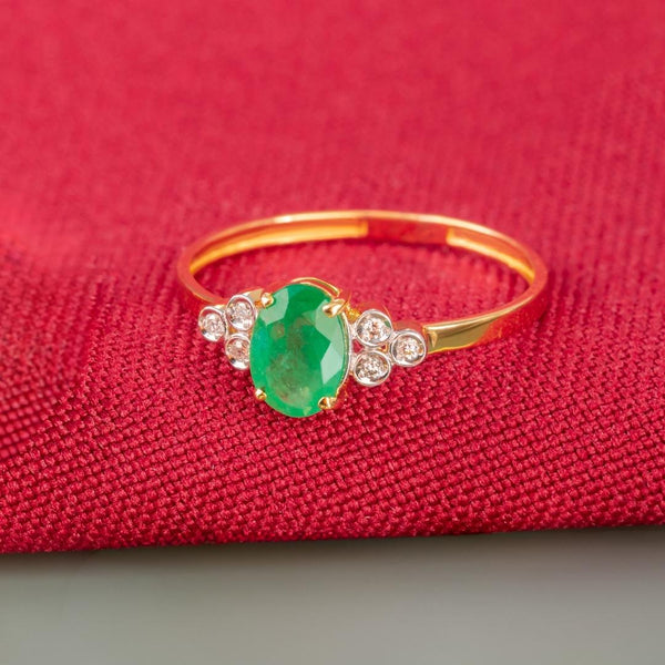 Anillo Oro amarillo 18kt esmeralda y diamantes Beki