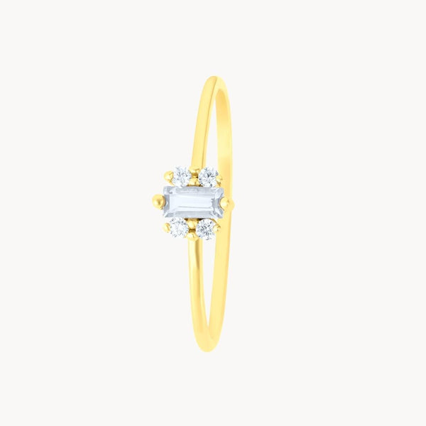 Anillo Oro 9 kilates con topacio blanco y circonitas Lily