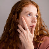 Anillo Oro blanco 18 kilates con esmeralda y diamantes ursula