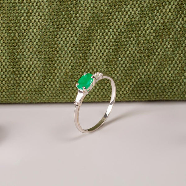 Anillo Oro blanco 18kt esmeralda y diamantes Britt