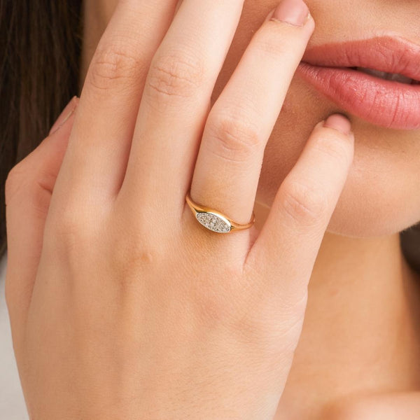 Anillo sello Oro bicolor 18 kilates diamantes Tullia