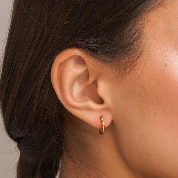 Aros Oro 18 kilates hexagonales  diamante Carina