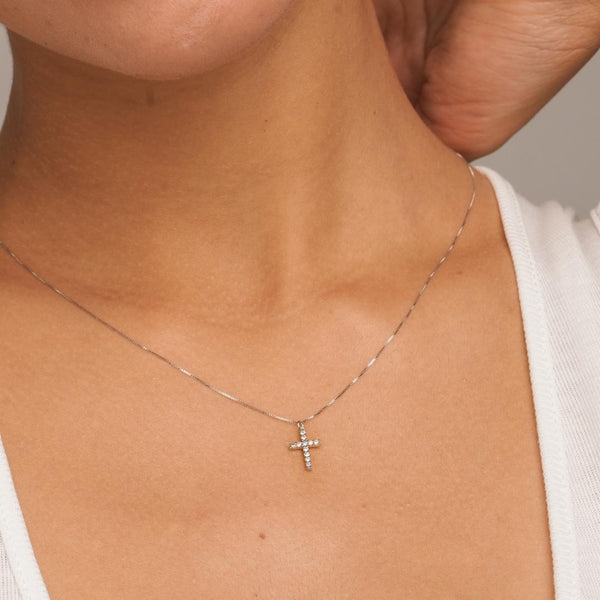 Colgante Oro blanco 18 kilates cruz y diamantes Meira