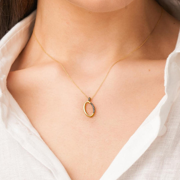 Colgante Oro 18 kilates diamantes negros o de Mimikoko