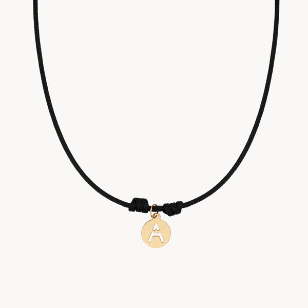Colgante Oro 18kt con macrame e inicial