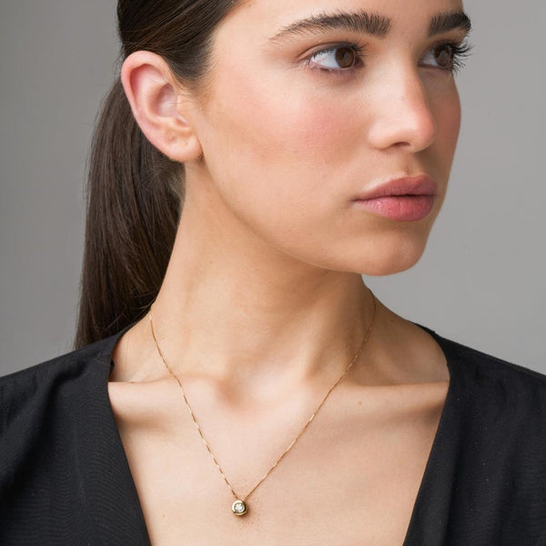 Colgante Oro 18kt con diamante chatón 0.25 quilates Asya