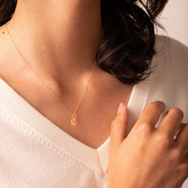 Colgante Oro 18kt con inicial m calada en disco