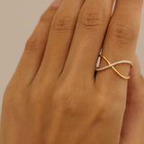 DOUBLE CROSSED RING WITH DIAMONDS HERTHA