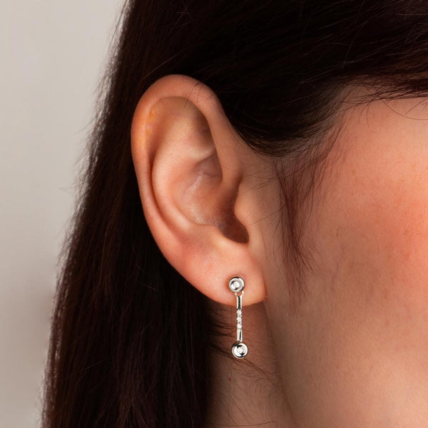 Pendientes Oro blanco 18kt forma doble chaton y barra con diamantes Samia