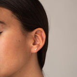 Piercing oreja Oro 18kt circonitas en garra Ziva