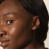 Pendientes Oro blanco 18 kilates con diamante chaton 0.19 quilates Asya