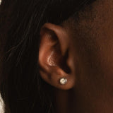 Pendientes Oro blanco 18 kilates diamante chaton 0.19 quilates Asya