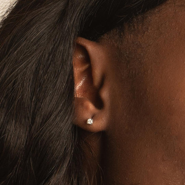 Pendientes Oro blanco 18kt con diamante con garras 0.14 quilates Michelle