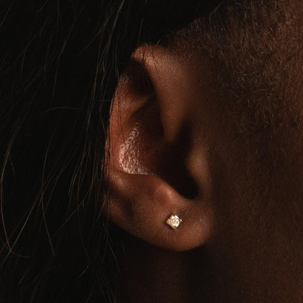 Pendientes Oro blanco 18 kilates diamante garras 0.14 quilates Michelle