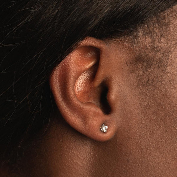 Pendientes Oro blanco 18kt con diamante en garras 0.20 quilates Michelle