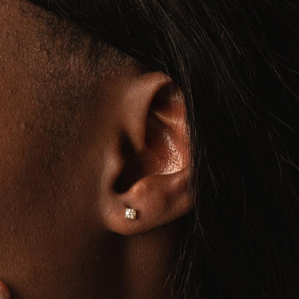 Pendientes Oro blanco 18 kilates con diamante garras 0.20 quilates Michelle