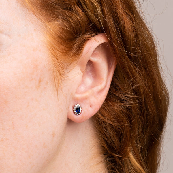 Pendientes Oro blanco 18kt zafiro oval con orla diamantes Malie