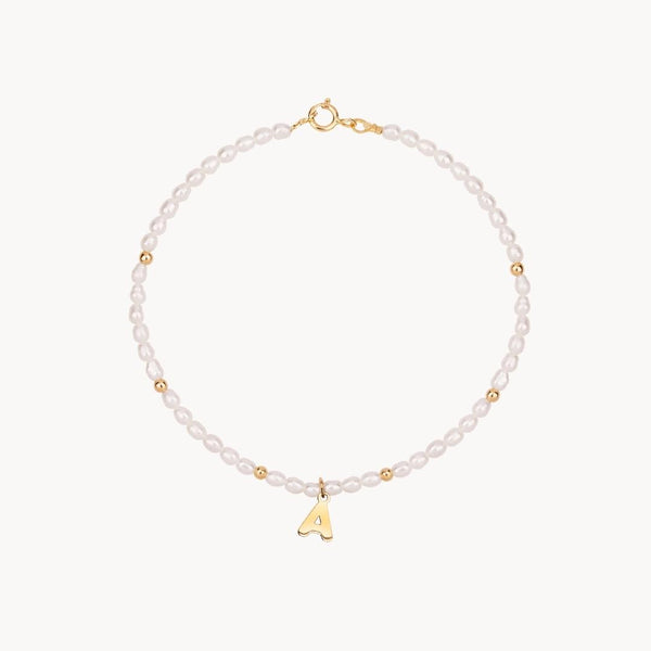 Pulsera Oro 18kt con perlas de grano e inicial