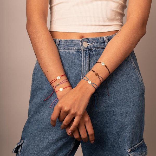 Pulseras Oro 18kt macrame con inicial mimikoko