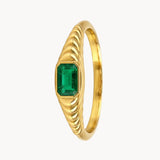 ANILLO SELLO GALLONES CON ESMERALDA EN TALLA ESMERALDA