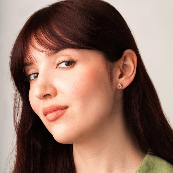 piercing oreja oro 18 kt con topacio azul olivino y amatista tabitha