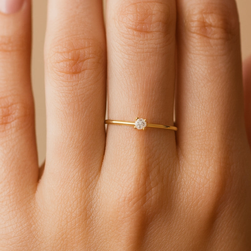 ANILLO SOLITARIO CUATRO GARRAS CON DIAMANTE 0.080 QUILATES GERTIE