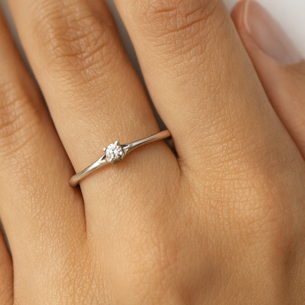 ANILLO SOLITARIO CUATRO GARRAS CON DIAMANTE 0.080 QUILATES SHADYA