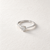 ANILLO SOLITARIO CIRCONITA CON GARRAS GEOMETRICAS