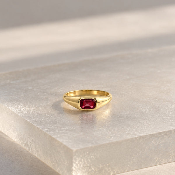 ANILLO SELLO CON RUBI EN TALLA ESMERALDA