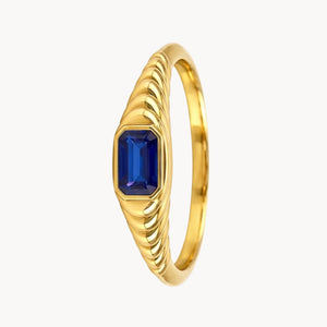 ANILLO SELLO GALLONES CON ZAFIRO EN TALLA ESMERALDA