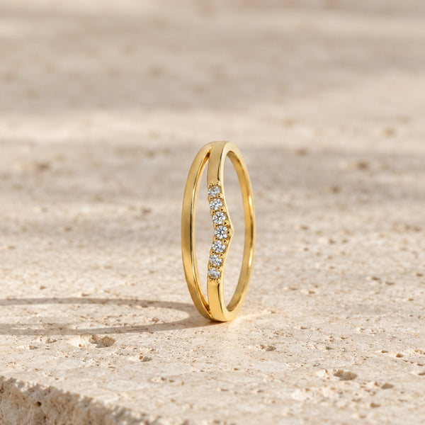 DOUBLE PEAK BAND RING WITH CUBIC ZIRCONIA