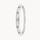 ANILLO ALIANZA CON DIAMANTES EMBUTIDOS